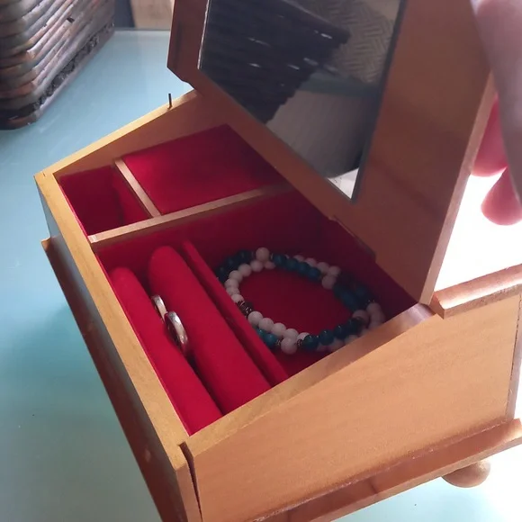 Holly Hobbie Little Girls Music Jewelry Box Wood - Picture 3 of 8